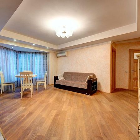 Apartments Near The Shopping Center Gulliver Киев Екстериор снимка