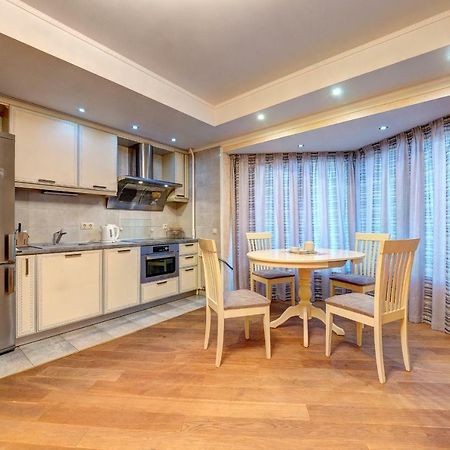 Apartments Near The Shopping Center Gulliver Киев Екстериор снимка
