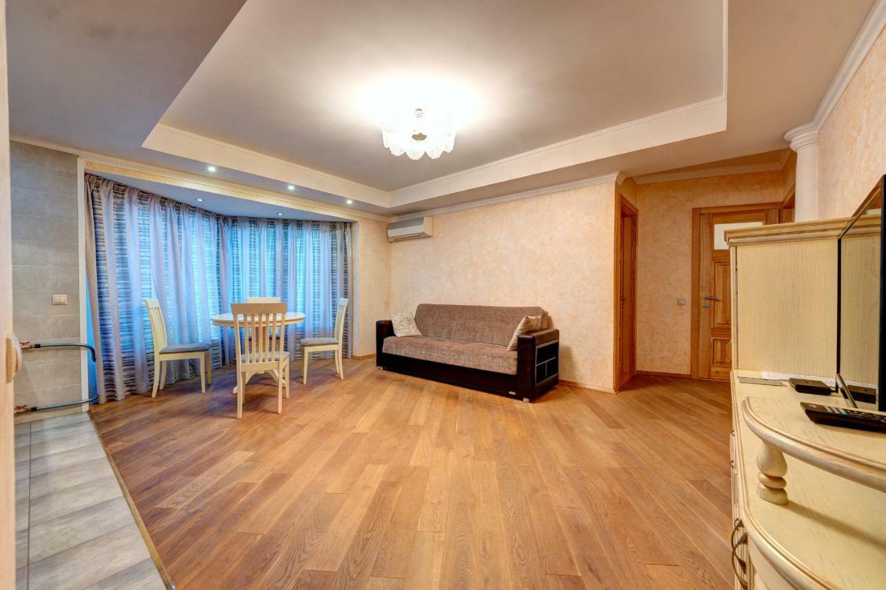 Apartments Near The Shopping Center Gulliver Киев Екстериор снимка