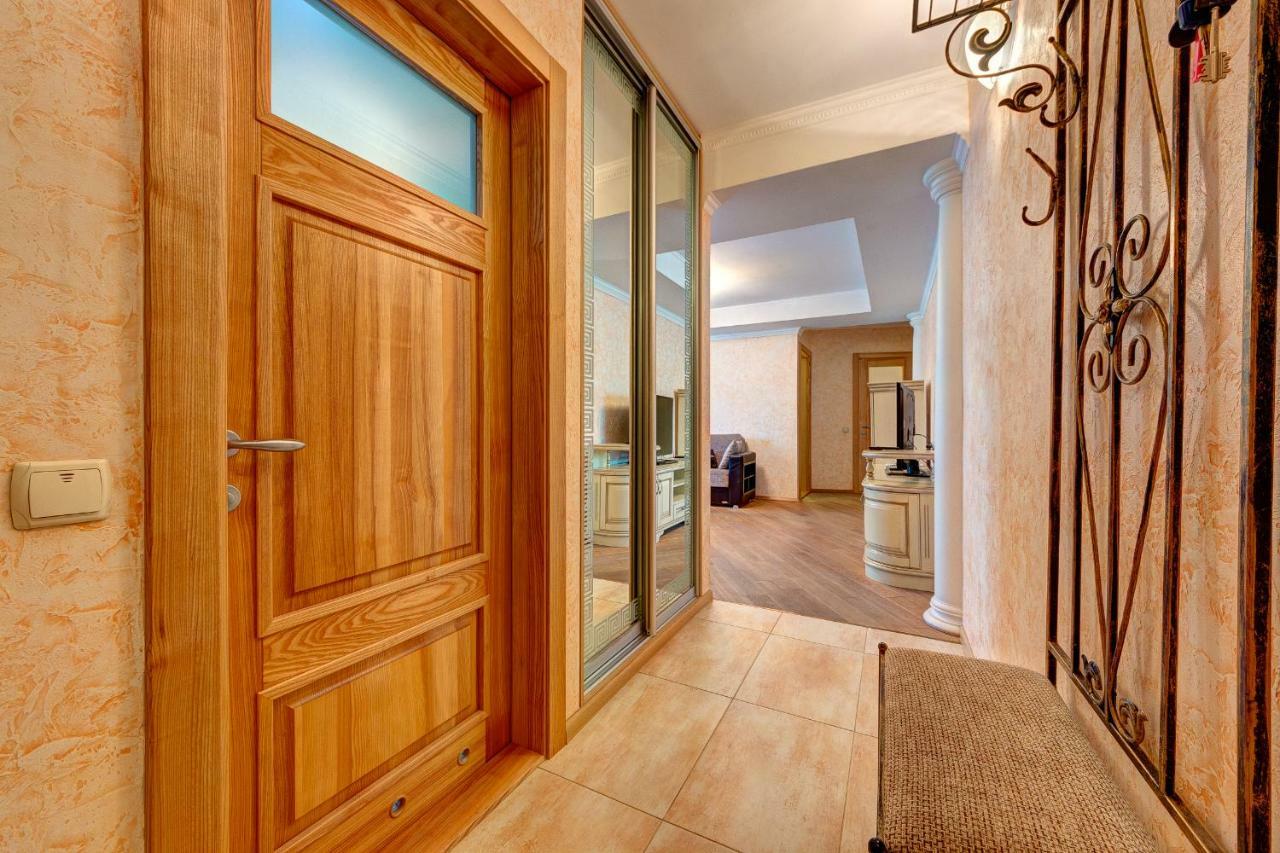 Apartments Near The Shopping Center Gulliver Киев Екстериор снимка