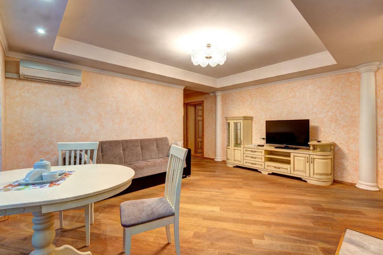 Apartments Near The Shopping Center Gulliver Киев Екстериор снимка