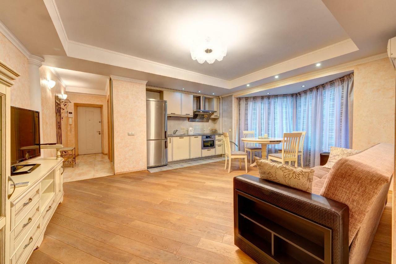 Apartments Near The Shopping Center Gulliver Киев Екстериор снимка