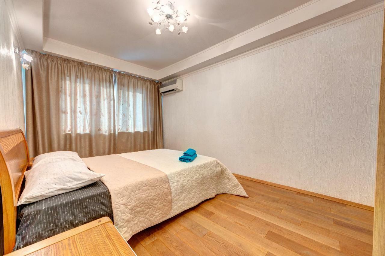Apartments Near The Shopping Center Gulliver Киев Екстериор снимка