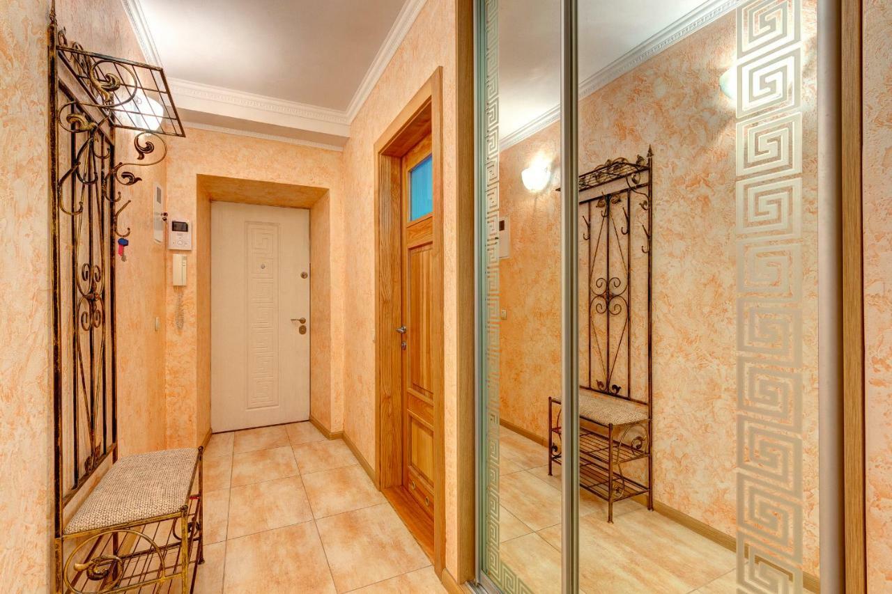 Apartments Near The Shopping Center Gulliver Киев Екстериор снимка